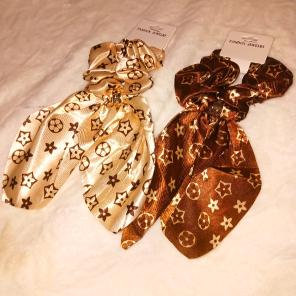 SOLD NEW SET OF 2 SCRUNCHIS 5×$20
